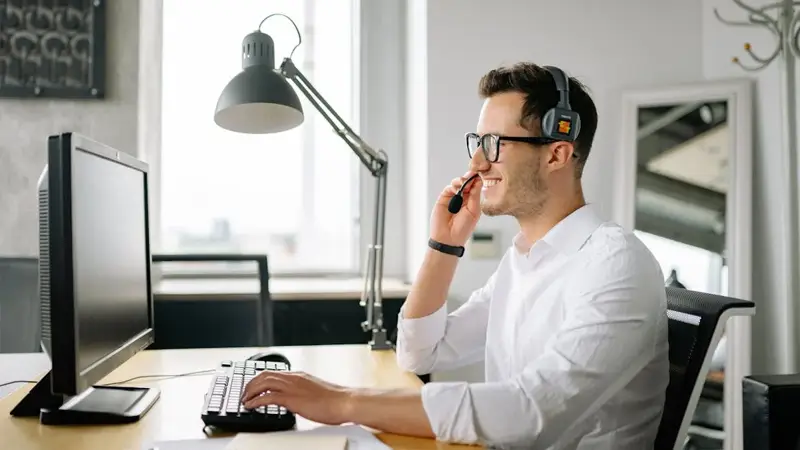 agente contact center trabajo remoto modalidad híbrida home office